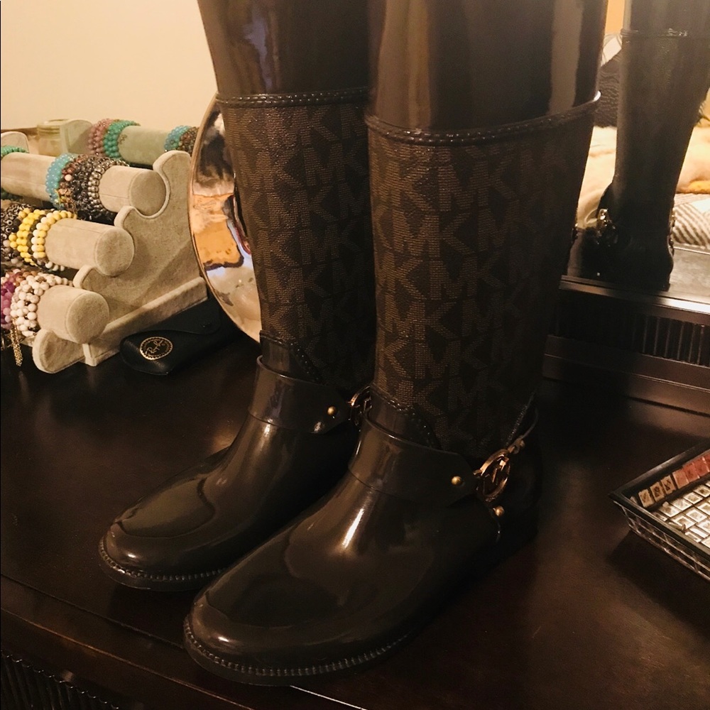 Rain boots